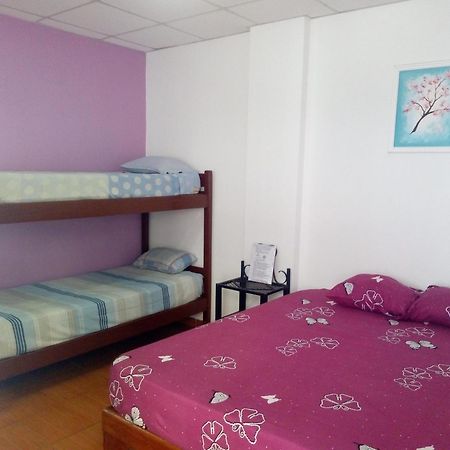 Residencial Santiago Habitaciones Hotel Bed & Break Fast 波萨达斯 外观 照片