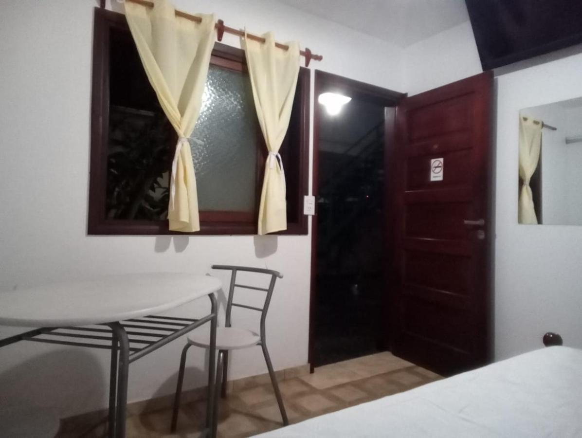 Residencial Santiago Habitaciones Hotel Bed & Break Fast 波萨达斯 外观 照片