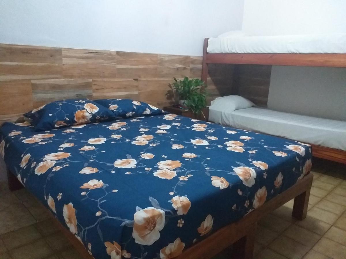 Residencial Santiago Habitaciones Hotel Bed & Break Fast 波萨达斯 外观 照片