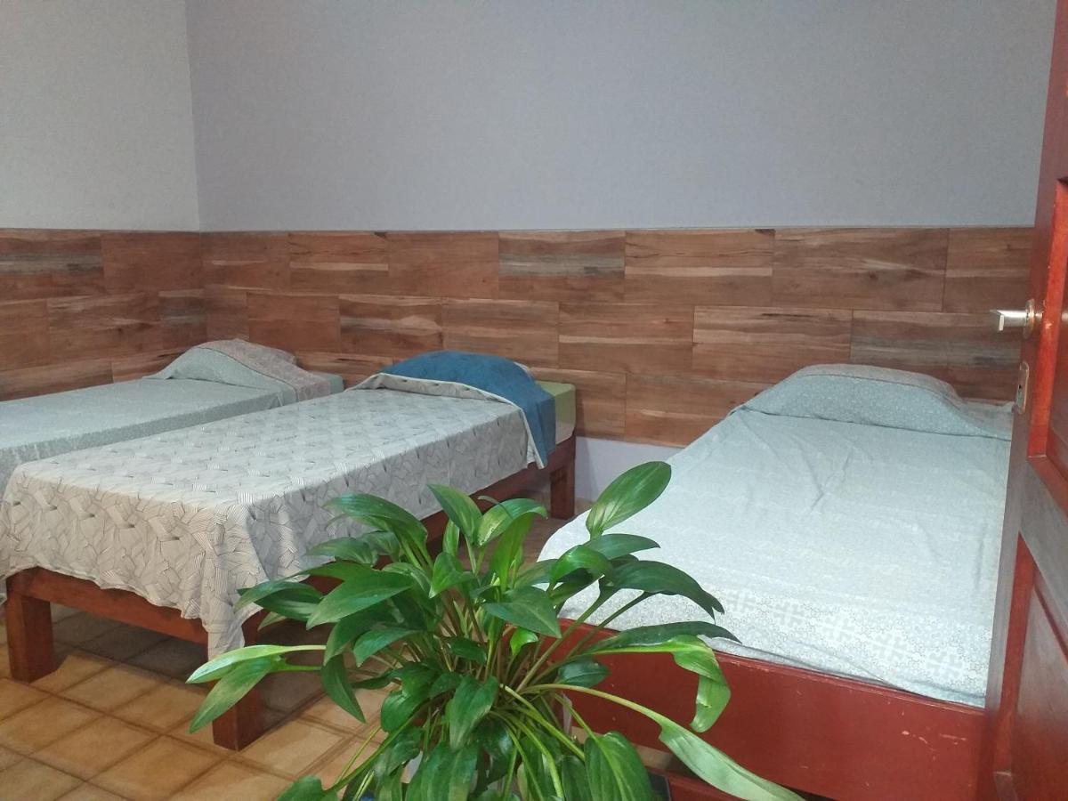 Residencial Santiago Habitaciones Hotel Bed & Break Fast 波萨达斯 外观 照片