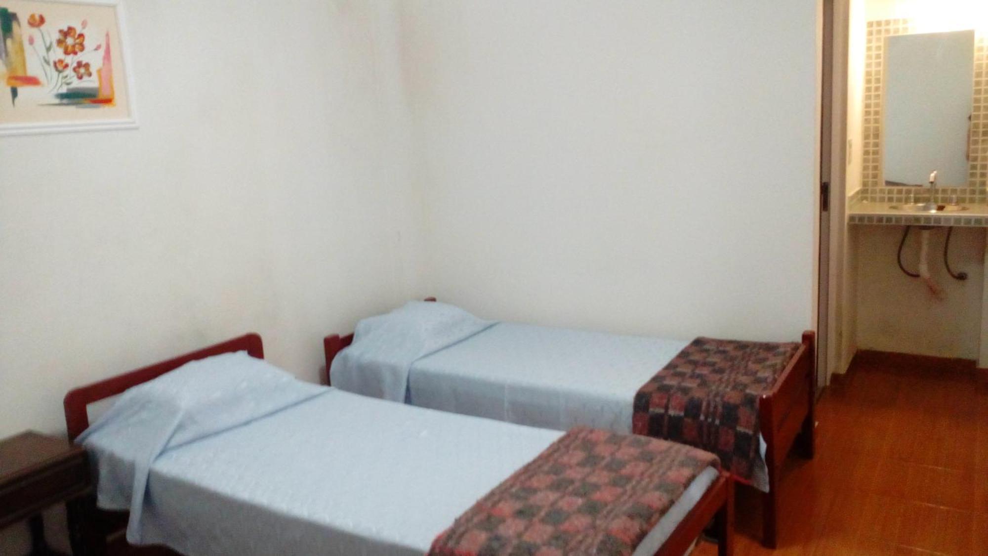 Residencial Santiago Habitaciones Hotel Bed & Break Fast 波萨达斯 外观 照片