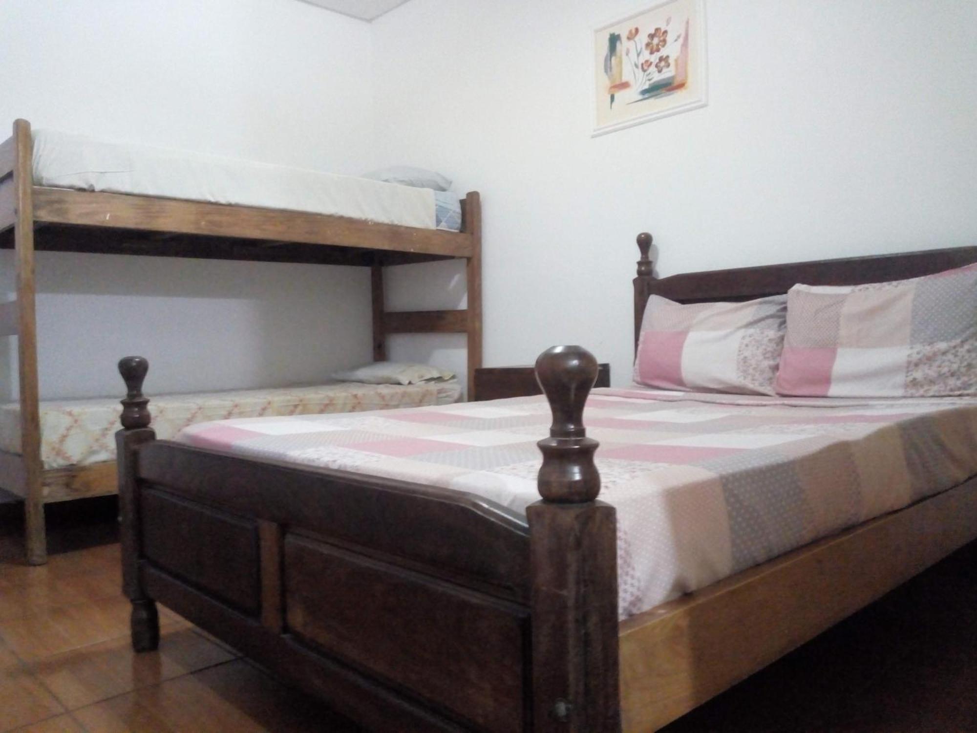 Residencial Santiago Habitaciones Hotel Bed & Break Fast 波萨达斯 外观 照片